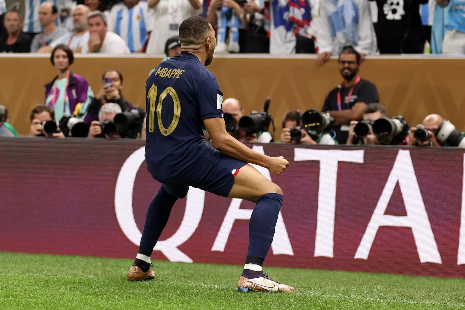 Mbappé'nin final volesi