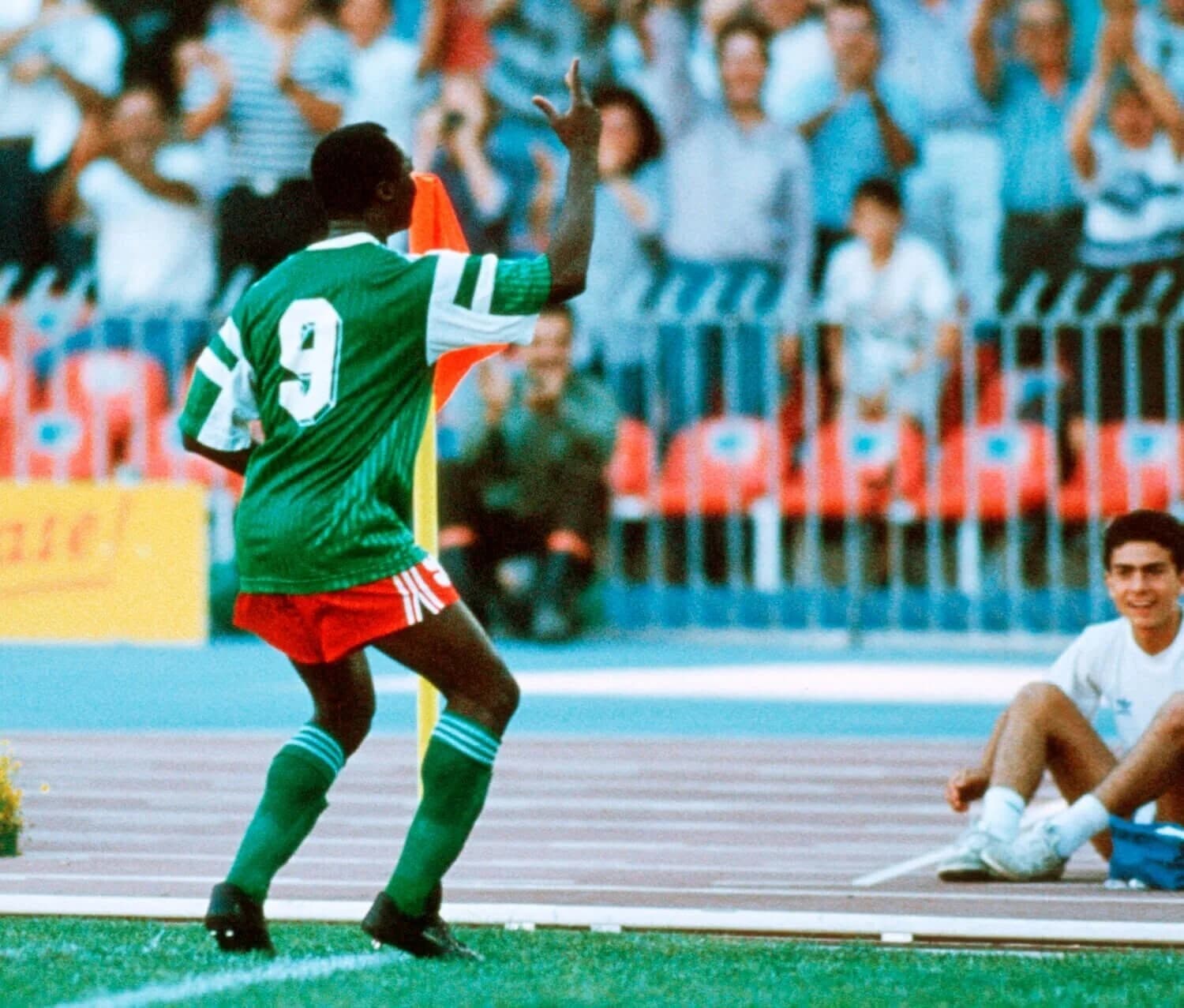Roger Milla'nın korner direği dansı